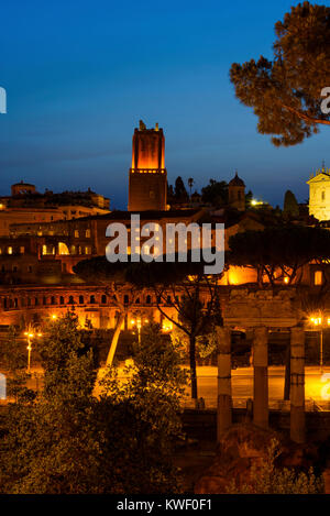 Trajan Markt der das Forum Romanum bei Nacht, Rom, Latium, Italien Stockfoto