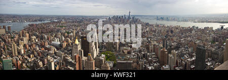 New York City besteht aus 5 Bezirken sitzen, wo die Hudson River der Atlantische Ozean trifft. Im Kern ist Manhattan, einer dicht besiedelten Stadt. Stockfoto