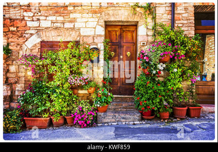 Traditionelle alte Straßen von Spello Dorf, mit Blumenschmuck, Umbrien, Italien. Stockfoto