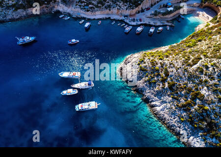 Luftbild mit Drohne über dem Porto Vromi Strand in Zakynthos (Zante) Insel, in Griechenland Stockfoto