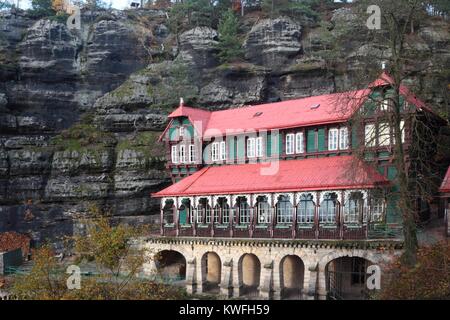 Gebäude in tschechischen Bergen Stockfoto