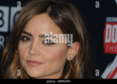 NEW YORK, NY - AUGUST 14: Jenna Coleman nimmt an der BBC America 'Doctor Who' Premiere Fan Screening im Ziegfeld Theatre am 14. August 2014 in New York City People: Jenna Coleman Stockfoto