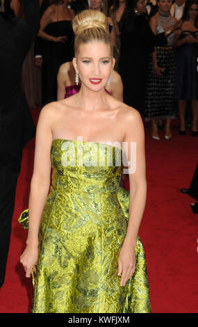 NEW YORK, NY - 05.Mai: Ivanka Trump besucht." Charles James: Jenseits der Mode' Costume Institute Gala im Metropolitan Museum der Kunst am 5. Mai 2014 in New York City. Personen: Ivanka Trump Stockfoto