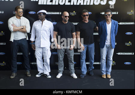 MALAGA, SPANIEN - 05. August: Kellan Lutz, Sylvester Stallone, Wesley Snipes, Antonio Banderas und Jason Statham nehmen an der Premiere von "Die Verschleißteile 3' am 5. August 2014 in Malaga, Spanien. Menschen: Die verschleißteile 3 Cast Stockfoto