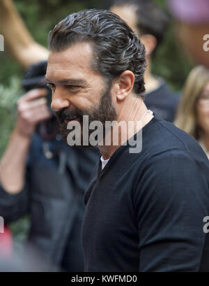 MADRID, Spanien - 23. Oktober: Enrique Gonzalez Macho (L) und Antonio Banderas an einem fotoshooting wie der spanischen Kino Academy angekündigt Antonio Banderas der Sieger des ehrenamtlichen Goya Cinema Award am 23. Oktober 2014 in Madrid empfangen werden, Spanien Personen: Antonio Banderas Stockfoto