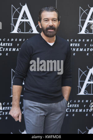 MADRID, Spanien - 23. Oktober: Enrique Gonzalez Macho (L) und Antonio Banderas an einem fotoshooting wie der spanischen Kino Academy angekündigt Antonio Banderas der Sieger des ehrenamtlichen Goya Cinema Award am 23. Oktober 2014 in Madrid empfangen werden, Spanien Personen: Antonio Banderas Stockfoto