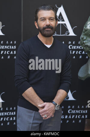 MADRID, Spanien - 23. Oktober: Enrique Gonzalez Macho (L) und Antonio Banderas an einem fotoshooting wie der spanischen Kino Academy angekündigt Antonio Banderas der Sieger des ehrenamtlichen Goya Cinema Award am 23. Oktober 2014 in Madrid empfangen werden, Spanien Personen: Antonio Banderas Stockfoto