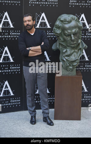 MADRID, Spanien - 23. Oktober: Enrique Gonzalez Macho (L) und Antonio Banderas an einem fotoshooting wie der spanischen Kino Academy angekündigt Antonio Banderas der Sieger des ehrenamtlichen Goya Cinema Award am 23. Oktober 2014 in Madrid empfangen werden, Spanien Personen: Antonio Banderas Stockfoto