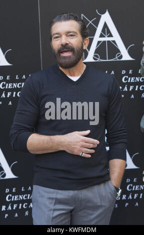 MADRID, Spanien - 23. Oktober: Enrique Gonzalez Macho (L) und Antonio Banderas an einem fotoshooting wie der spanischen Kino Academy angekündigt Antonio Banderas der Sieger des ehrenamtlichen Goya Cinema Award am 23. Oktober 2014 in Madrid empfangen werden, Spanien Personen: Antonio Banderas Stockfoto