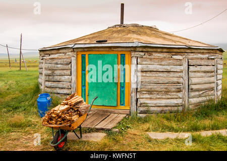 Ungewöhnliche Holz-, mongolische Jurte, ger in der nördlichen Mongolei aufgerufen Stockfoto