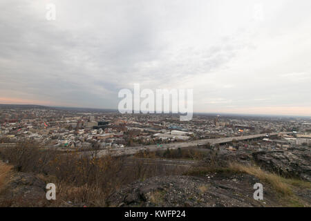 Blick auf Patternson Stadt von Auto's Garret Mountain übersehen. Stockfoto