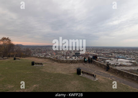 Blick auf Patternson Stadt von Auto's Garret Mountain übersehen. Stockfoto