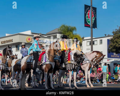 Pasadena, Jan 1: Super Pferd mit Cowboy in der berühmten Rose Parade - Amerikas neues Jahr Feier am 1. Januar 2017 in Pasadena, Kalifornien, USA S Stockfoto