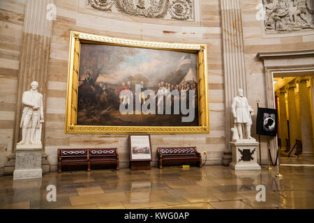 Das Gemälde mit dem Titel Die Kapitulation von General Burgoyne von John Trumbull in der Rotunde des Capitol Hill, Washington DC, USA Stockfoto