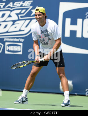 FLUSHING, NY - 23. August: Rafael Nadal Praktiken mit Andy Murray an Auther Ashe Stadium für die 2013 US Open am USTA Billie Jean King National Tennis Center am 23. August 2013 in der Nähe der Queens Borough von New York City. Personen: Rafael Nadal Stockfoto