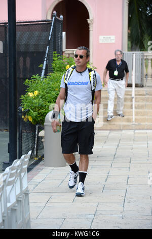 BOCA RATON, FL - 15. NOVEMBER: Gavin Rossdale beteiligt sich an 2013 Chris Evert Tennis Pro-Celebrity Klassiker an der Boca Raton Resort am 15. November 2013 in Boca Raton, Florida. Personen: Gavin Rossdale Stockfoto