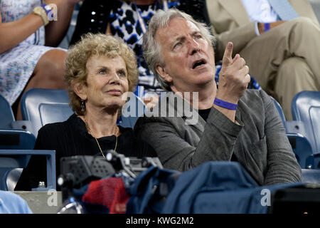 NEW YORK, NY - 05. SEPTEMBER: Alan Rickman Uhren der Männer singles Viertelfinalegleichen an Tag 10 der 2012 US Open an USTA Billie Jean King National Tennis Center am 5. September 2012 in der Nähe der Queens Borough von New York City People: Alan Rickman Stockfoto