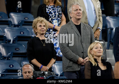 NEW YORK, NY - 05. SEPTEMBER: Alan Rickman Uhren der Männer singles Viertelfinalegleichen an Tag 10 der 2012 US Open an USTA Billie Jean King National Tennis Center am 5. September 2012 in der Nähe der Queens Borough von New York City People: Alan Rickman Stockfoto