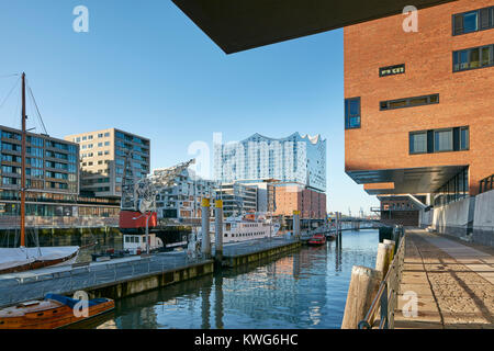 Elbphilharmonie, Konzertsaal von den Architekten Herzog und de Meuron an der Elbe, HafenCity, Hamburg, Deutschland. Stockfoto