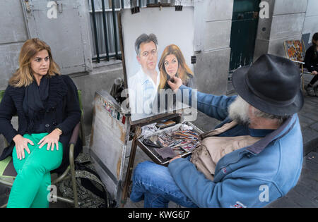 Frankreich, Paris, Place du Tertre, kleines Mädchen für Karikatur posieren. Stockfoto