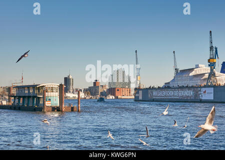 Elbphilharmonie, Konzertsaal von den Architekten Herzog und de Meuron an der Elbe, HafenCity, Hamburg, Deutschland. Stockfoto