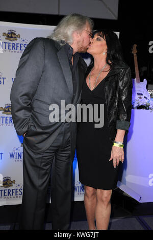 HOLLYWOOD, FL - 09 Dezember: Barry Gibb von den Bee Gees das Seminole Hard Rock Winterfest Boat Parade 2011 Grand Marshal Rezeption im Seminole Hard Rock Hotel besucht am 9. Dezember in Hollywood, Florida 2011. Personen: Barry Gibb Stockfoto