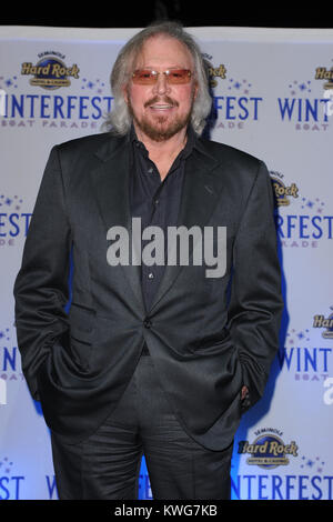 HOLLYWOOD, FL - 09 Dezember: Barry Gibb von den Bee Gees das Seminole Hard Rock Winterfest Boat Parade 2011 Grand Marshal Rezeption im Seminole Hard Rock Hotel besucht am 9. Dezember in Hollywood, Florida 2011. Personen: Barry Gibb Stockfoto