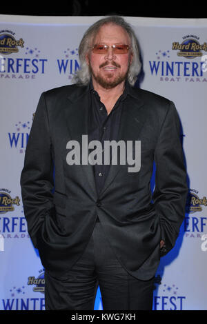 HOLLYWOOD, FL - 09 Dezember: Barry Gibb von den Bee Gees das Seminole Hard Rock Winterfest Boat Parade 2011 Grand Marshal Rezeption im Seminole Hard Rock Hotel besucht am 9. Dezember in Hollywood, Florida 2011. Personen: Barry Gibb Stockfoto