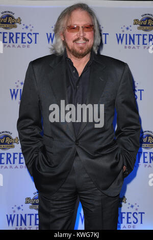 HOLLYWOOD, FL - 09 Dezember: Barry Gibb von den Bee Gees das Seminole Hard Rock Winterfest Boat Parade 2011 Grand Marshal Rezeption im Seminole Hard Rock Hotel besucht am 9. Dezember in Hollywood, Florida 2011. Personen: Barry Gibb Stockfoto
