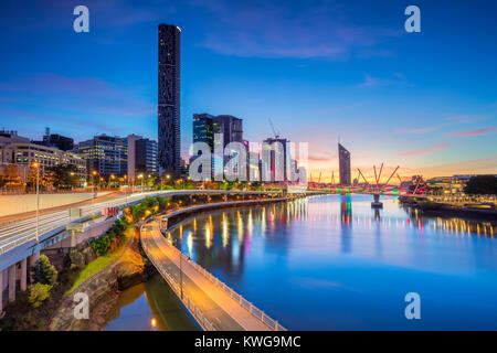 Brisbane. Stadtbild bild Skyline von Brisbane, Australien während der dramatischen Sonnenaufgang. Stockfoto