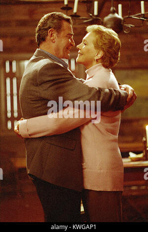 Sep 24, 1999 - EINE BESONDERE NACHT TV FOTOS INKL JULIE ANDREWS JAMES GARNER (Credit Bild: © Entertainment Bilder/ZUMApress com) Stockfoto