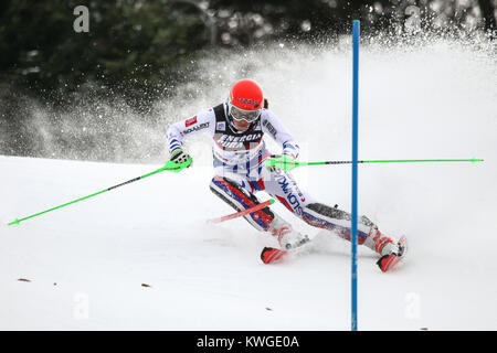 Zagreb, Kroatien. 03 Jan, 2018. Vlhova Petra der Svk konkurriert während des Audi FIS Alpine Ski World Cup Frauen Slalom, Snow Queen Trophy 2018 in Zagreb, Kroatien. Credit: Goran Jakuš/Alamy leben Nachrichten Stockfoto