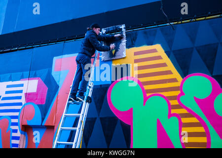 London, Großbritannien. 3 Jan, 2018. Ein Künstler bereitet der Schauplatz für London Fashion Week Männer 2018 wenige Tage vor der Eröffnung am 6 Jan, 2018 Quelle: Jon Rosenthal/Alamy leben Nachrichten Stockfoto