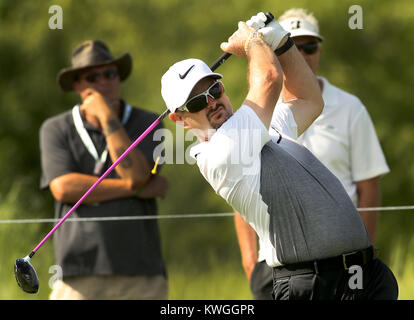 Silvis, Iowa, USA. 14. Juli 2017. Rory Sabbatini von Durban, RSA. Abschlag auf das neunte Loch, Freitag, 14. Juli 2017, während der zweite Runde Aktion des John Deere Classic beim TPC Deere Run in Silvis. Bildnachweis: John Schultz/Quad-Stadt-Zeiten / ZUMA Draht/Alamy Live News Stockfoto