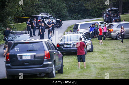 Davenport, Iowa, USA. 2. Sep 2016. Die Polizei reagiert, um 6:45 Uhr Aufruf der Tod eines Kindes auf einem Fahrrad an der Fairmount Cemetery in Davenport am Freitag, den 2. September 2016 zu untersuchen. Credit: Andy Abeyta/Viererkabel - Zeiten/ZUMA Draht/Alamy leben Nachrichten Stockfoto