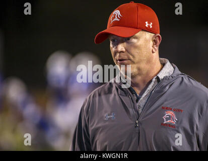 Davenport, Iowa, USA. 7. Sep 2017. Norden Scott Head Coach Kevin Tippet spricht mit seinen Spielern nach ihrem Spiel bei Brady Street Stadion in Davenport am Donnerstag, 7. September 2017. Credit: Andy Abeyta, Viererkabel - Zeiten/Viererkabel - Zeiten/ZUMA Draht/Alamy leben Nachrichten Stockfoto