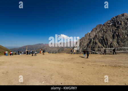 Kasachstan - AUGUST 24 Tien Shen Berge bei Shymbulak oberen Piste Talgar Pass am 24. August 2017 in Almaty, Kasachstan Stockfoto