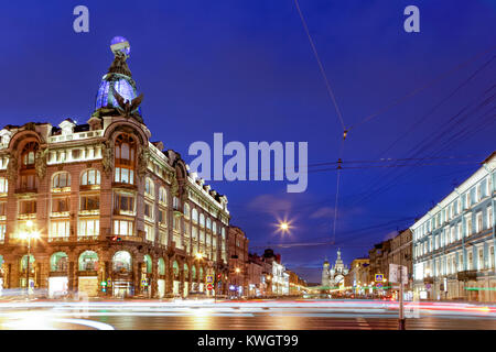 St. Petersburg die grösste und bekannteste Buchladen, Dom Knigi ("Haus des Buches") befindet sich in einem der schönsten Gebäude am Newskij Prospekt - t Stockfoto