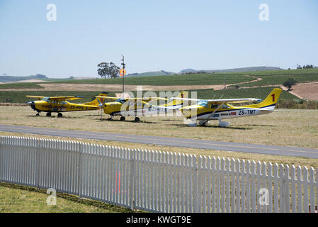Stellenbosch Flying Club in Stellenbosch, Western Cape, Südafrika, Dezember 2017, Basis für Arbeiten am Feuer Organisation. Stockfoto