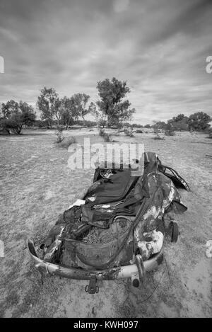 Abgeflachte Wrack der VW Käfer im Outback Australien verlassen Stockfoto