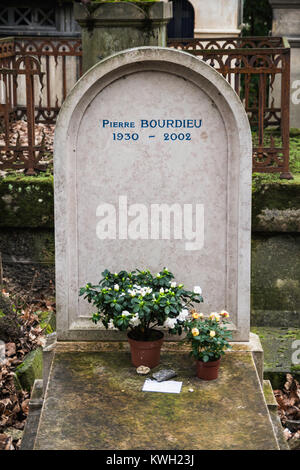 Das Grab des berühmten französischen Soziologen und Historiker Pierre Bourdieu, auf dem Friedhof Père Lachaise in Paris beigesetzt. Stockfoto