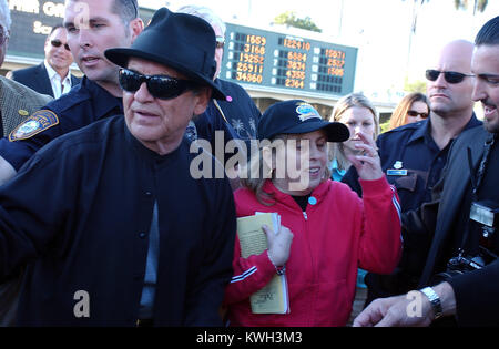 MIAMI, FL - Juli 28: (TÄGLICH UK) Oscar-prämierten Star Joe Pesci klagt für $ 3 m nach Piling auf 30 lbs eine Mafia Gangster zu spielen - nur aus der Rolle entleert werden. Die Hollywood Star hat eine Klage gegen die Produzenten des neuen Films welche Stars John Travolta als Mafia Boss John Gotti Jr Pesci behauptet, er war der Teil von Angelo Ruggiero, ein enger Freund angeboten und für Gotti Jr erzwingen eingeordnet, und vereinbart ein $ 3m. In Vorbereitung auf die Rolle, die er fast 30 lbs zu helfen, Ruggiero, der für seine schwere und stämmigen Bau bekannt war Spielen gewonnen. Aber in rechtlichen Papiere in Los Angeles eingereicht Der 68-jährige Schauspieler clai Stockfoto