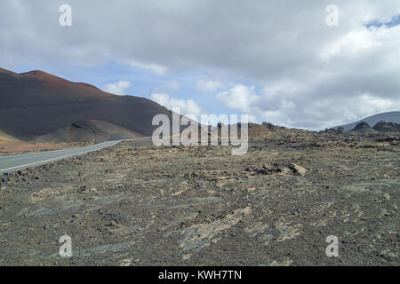 Groß Lava Hügel auf Lanzarote. Die Natur und der Himmel. Reisen Foto. Sommer 2015. Stockfoto