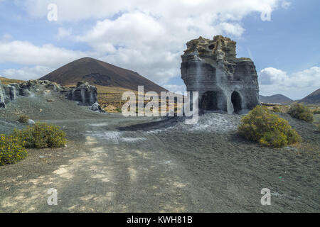 Groß Lava Hügel auf Lanzarote. Die Natur und der Himmel. Reisen Foto. Sommer 2015. Stockfoto