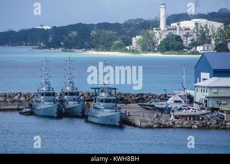 Marineschiffe angedockt in der Fracht Hafen auf Barbados Stockfoto