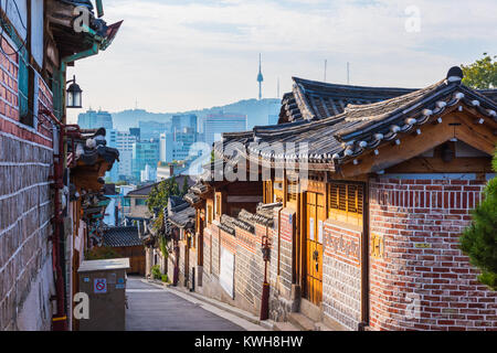 Sonnenaufgang von das Dorf Bukchon Hanok in Seoul, Südkorea. Stockfoto
