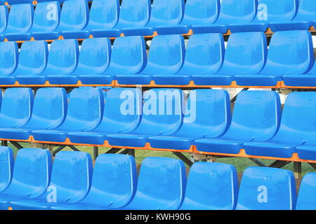 Leere Kunststoff blau im Stadion Sitze Closeup Stockfoto