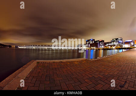 Stadt bei Nacht - Helsinki Salmisaari Stockfoto