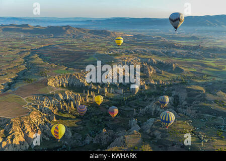 Heißluftballons über Liebe Tal, Kappadokien, Tureky Stockfoto