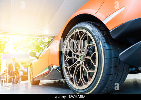 Turin - 08 Juni 2017: Showroom. Nahaufnahme eines Lamborghini Huracan in einem Showroom Stockfoto